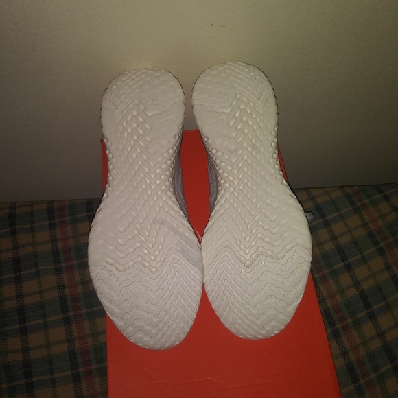 NEW Nike Epic React Flyknit 2 "Vast Grey" - Picture 4 of 5